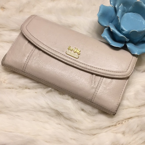 Coach Handbags - HP! 🎉💕 Coach Cream Leather Wallet